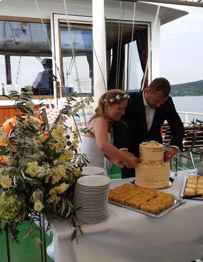 Trauung auf dem Schiff - Hochzeitstorte