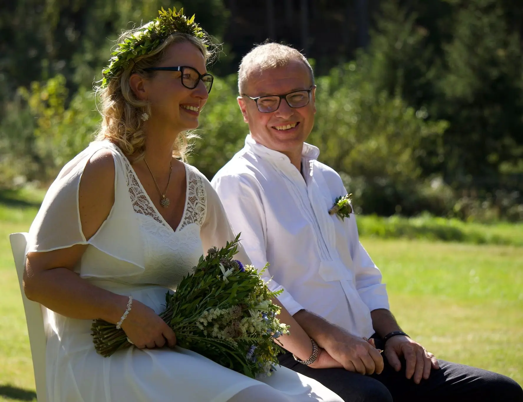 hochzeitsfotograf_international-min glückliches Hochzeitspaar bei der freien Trauung